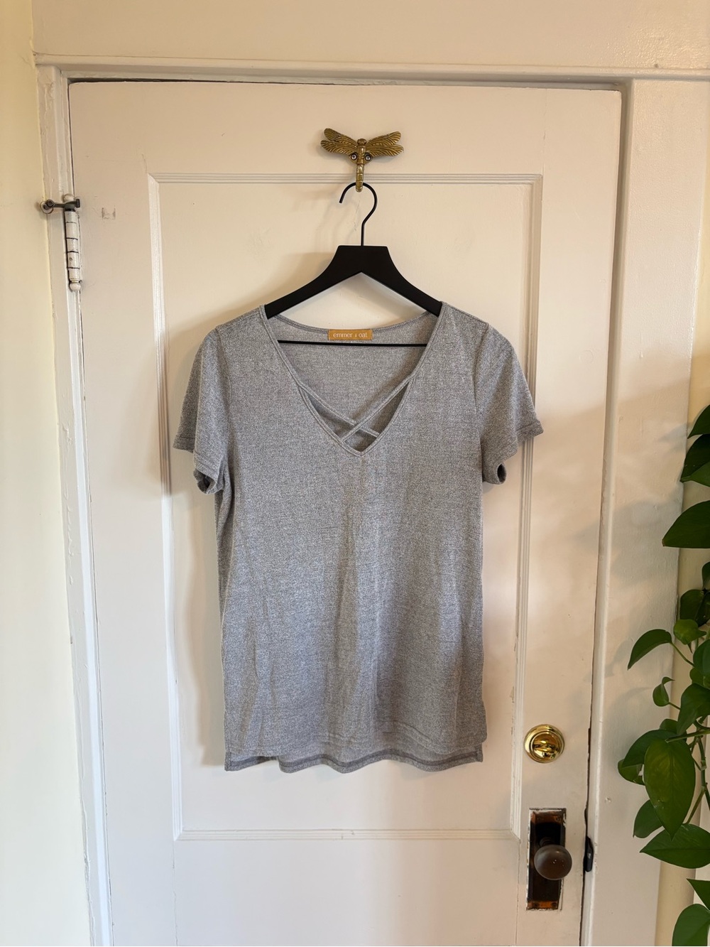 Emmer & Oat Criss Cross V-Neck T-Shirt Heather Gray Size Medium
